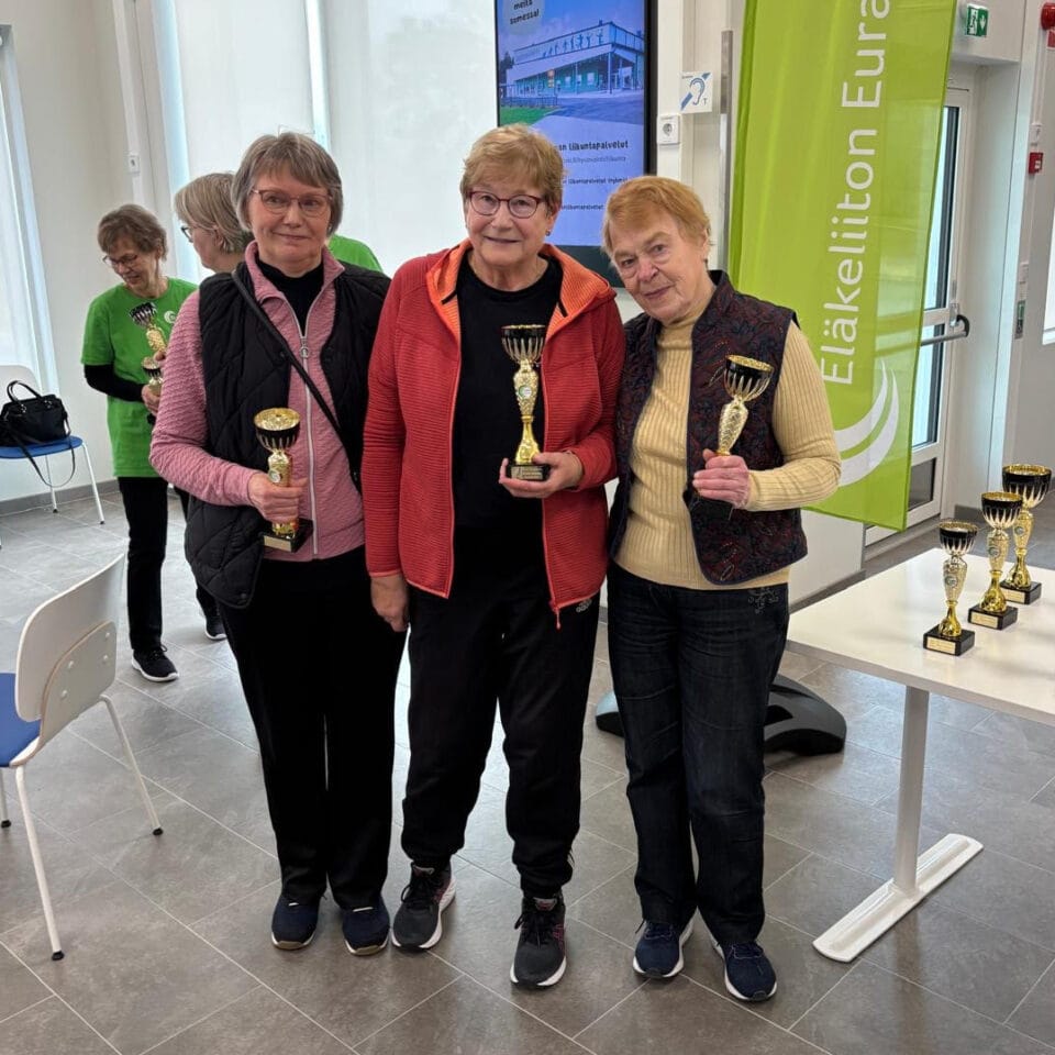 Hopeaa voittanut naisten sarjan joukkue Jokioisilta